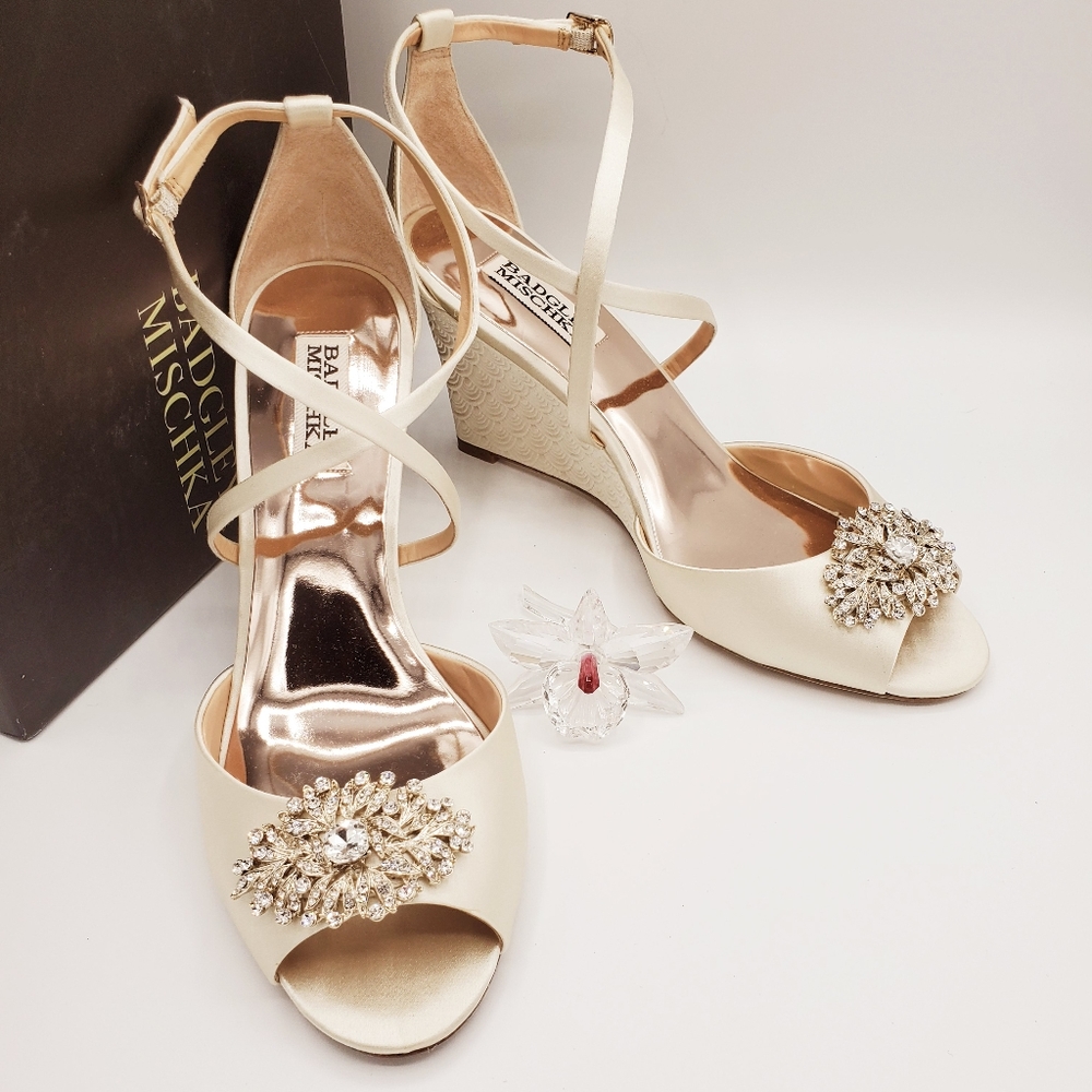 Badgley Mischka Abigail Wedges NIB